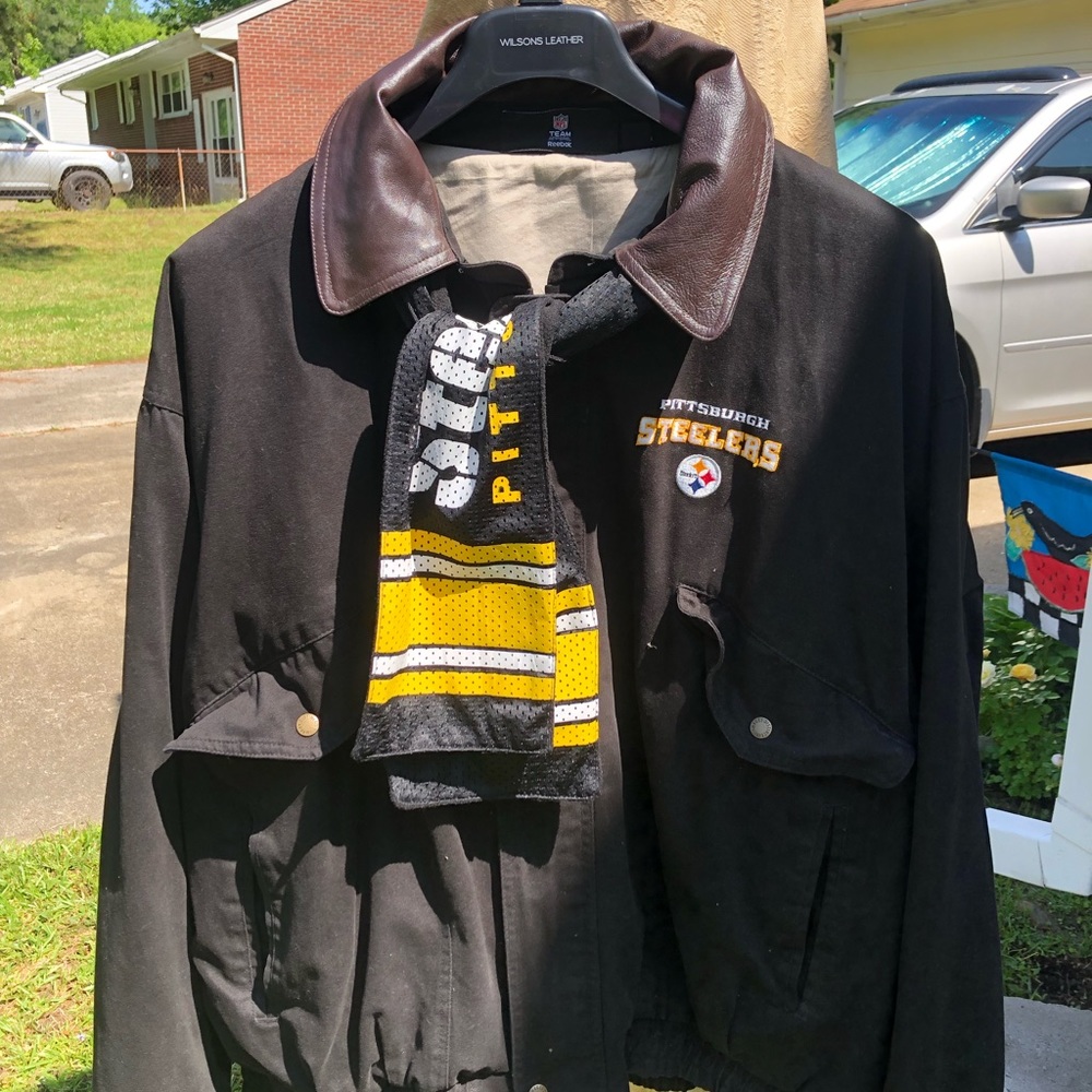 NFL  Pittsburgh Steelers bomber jacket.  2XL